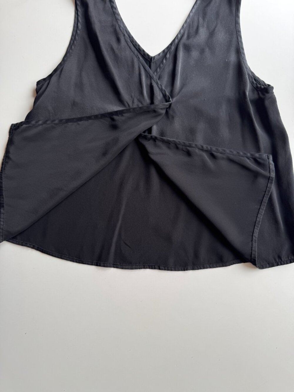 LUNYA Black Washable 100% Silk Crepe V-Neck Open Back A-Line Tank, Size XS - Picture 10 of 12